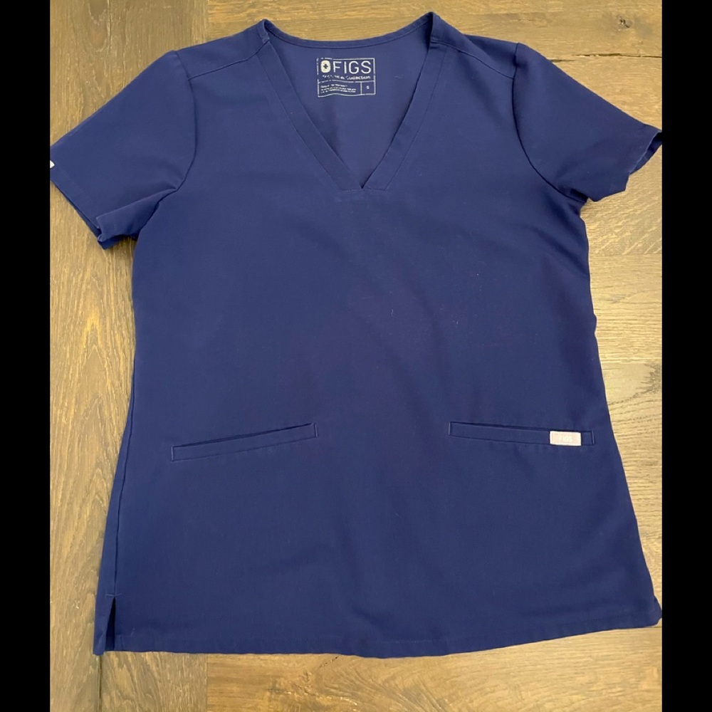 Figs scrub top